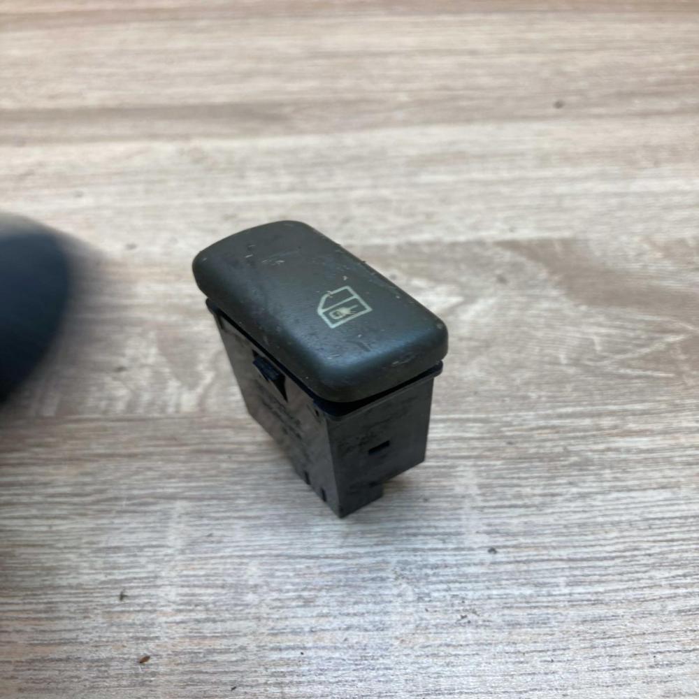 30850305   Electric window control switch Volvo S40, V40