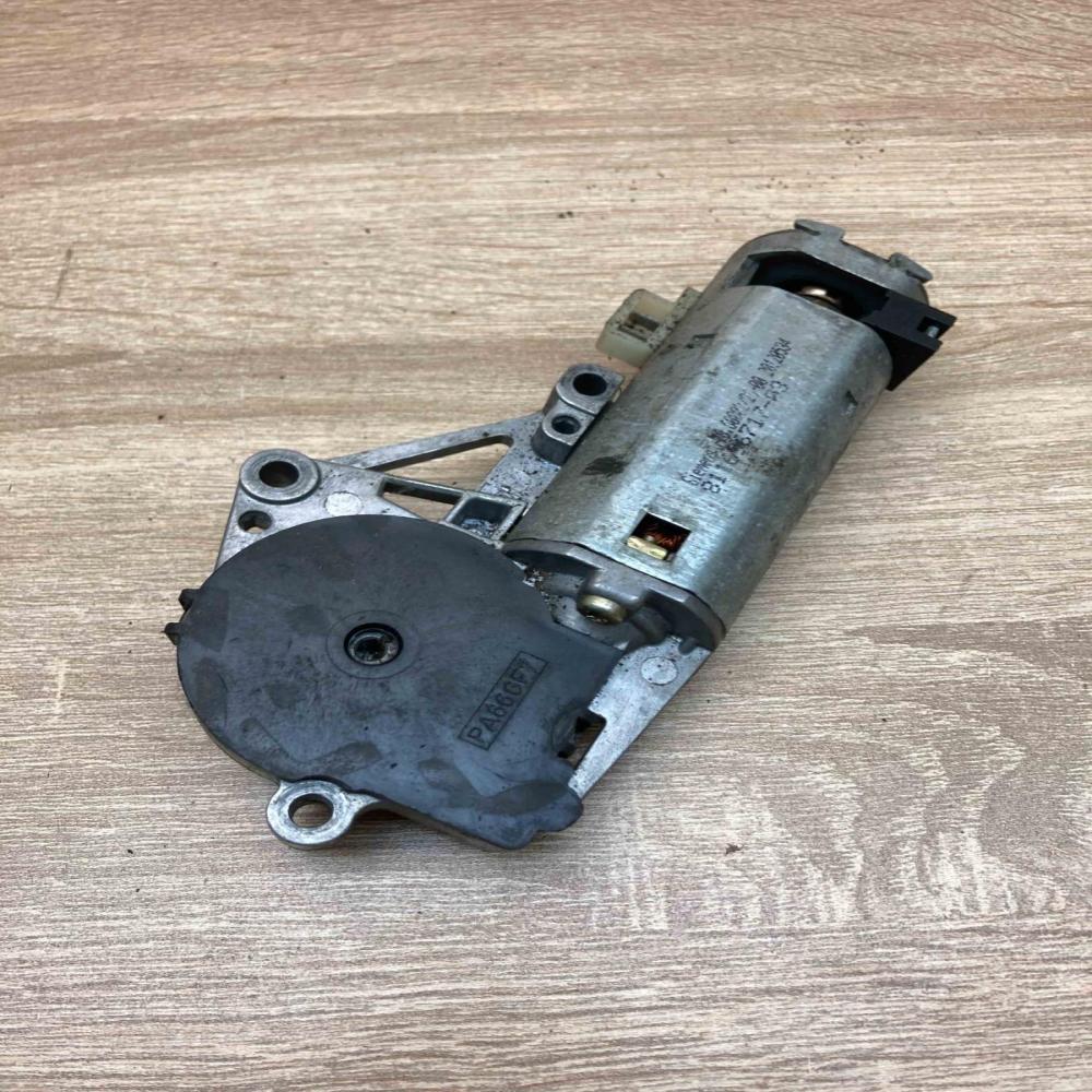 811696717 20120534  Sunroof motor/actuator BMW X5 E53