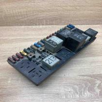 443941822A   Fuse module Audi 100 200 5000 C3