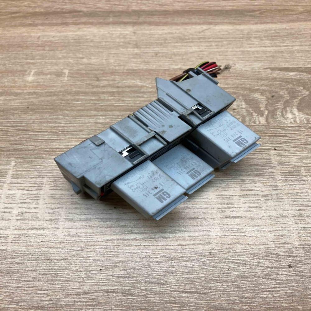 101011 13266315  Fuse module Opel Meriva A
