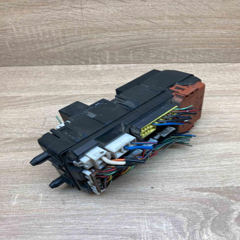 MB953355 MR193494  Fuse module Mitsubishi Space Star