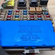 82641 02040 MB232300 8520  Fuse module Toyota Corolla E120 E130