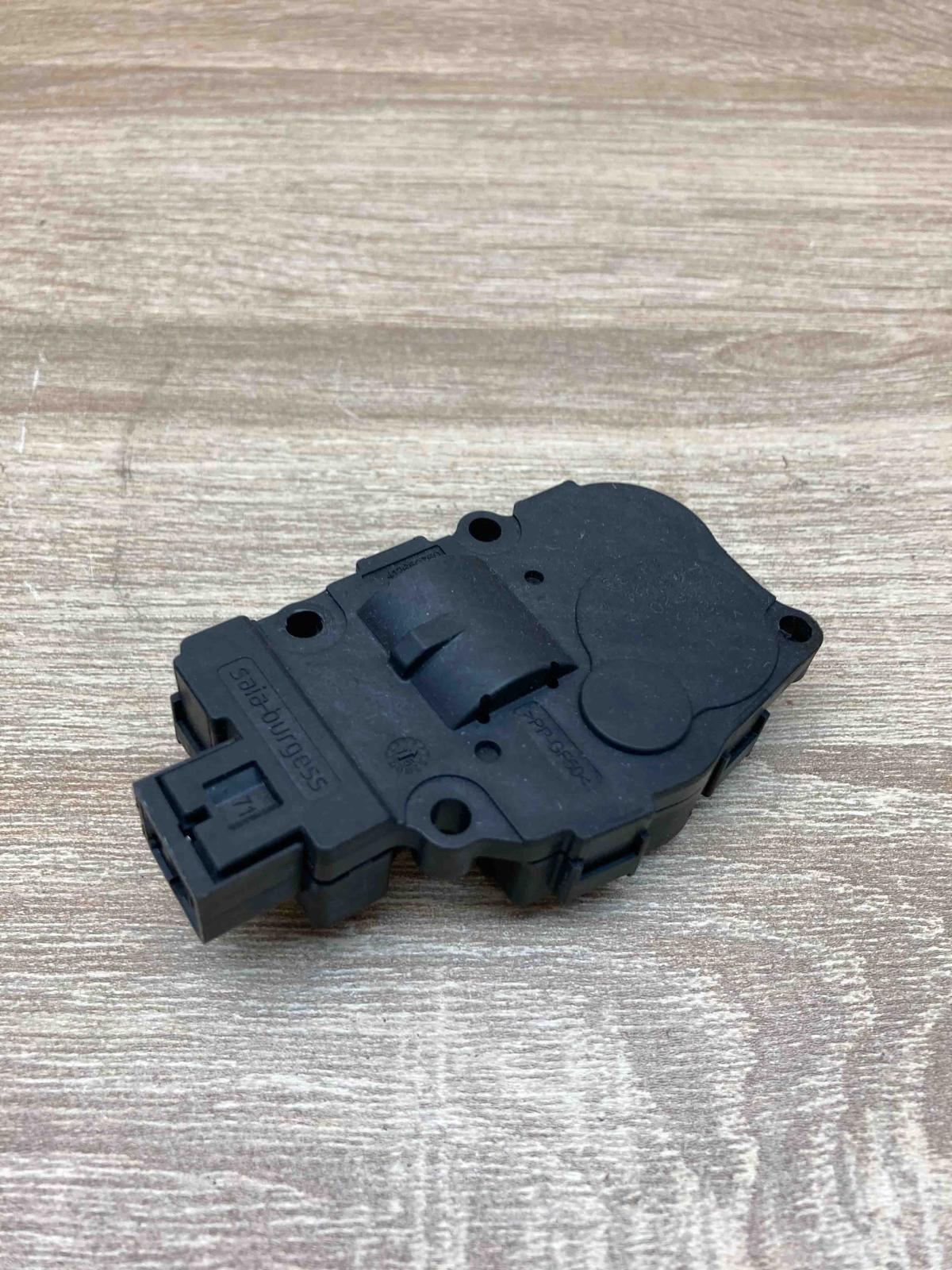 25062015cA T946104A  Air flap motor/actuator BMW 5 E60 E61