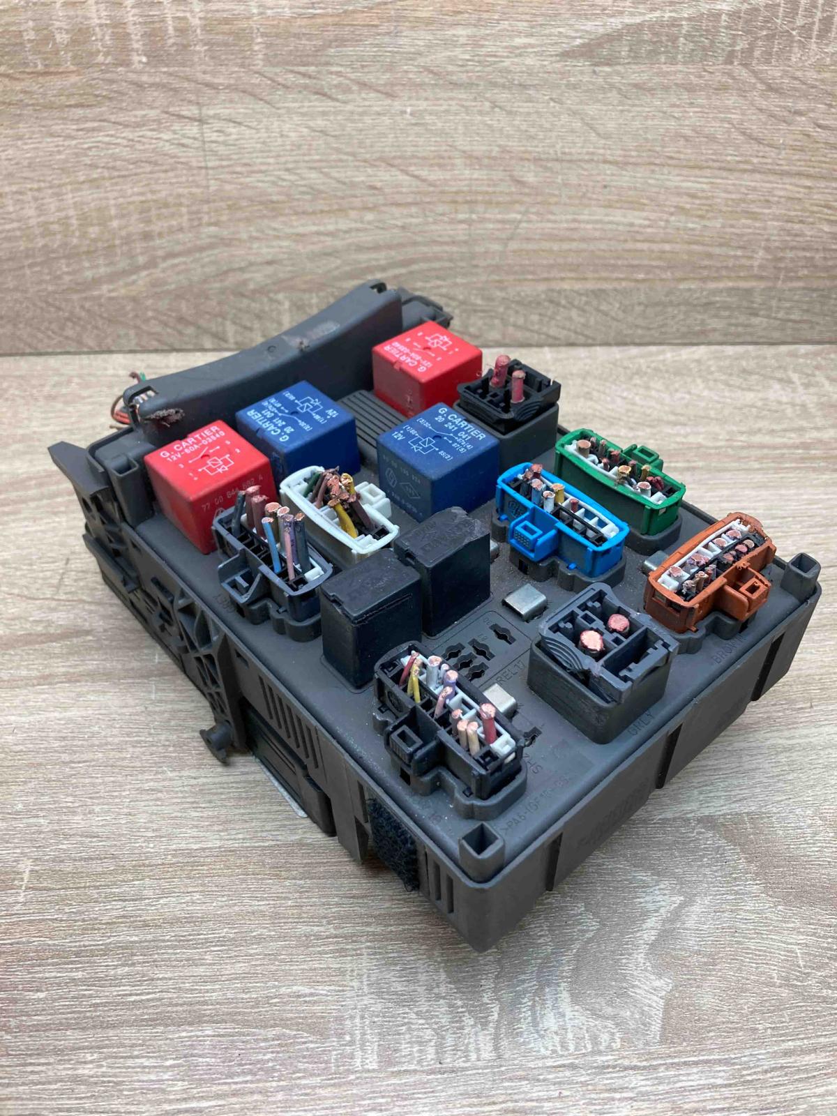 8200190268   Central body control module Renault Laguna II