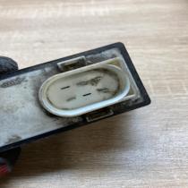 357919506D 898722000  Coolant fan relay Volkswagen PASSAT B4