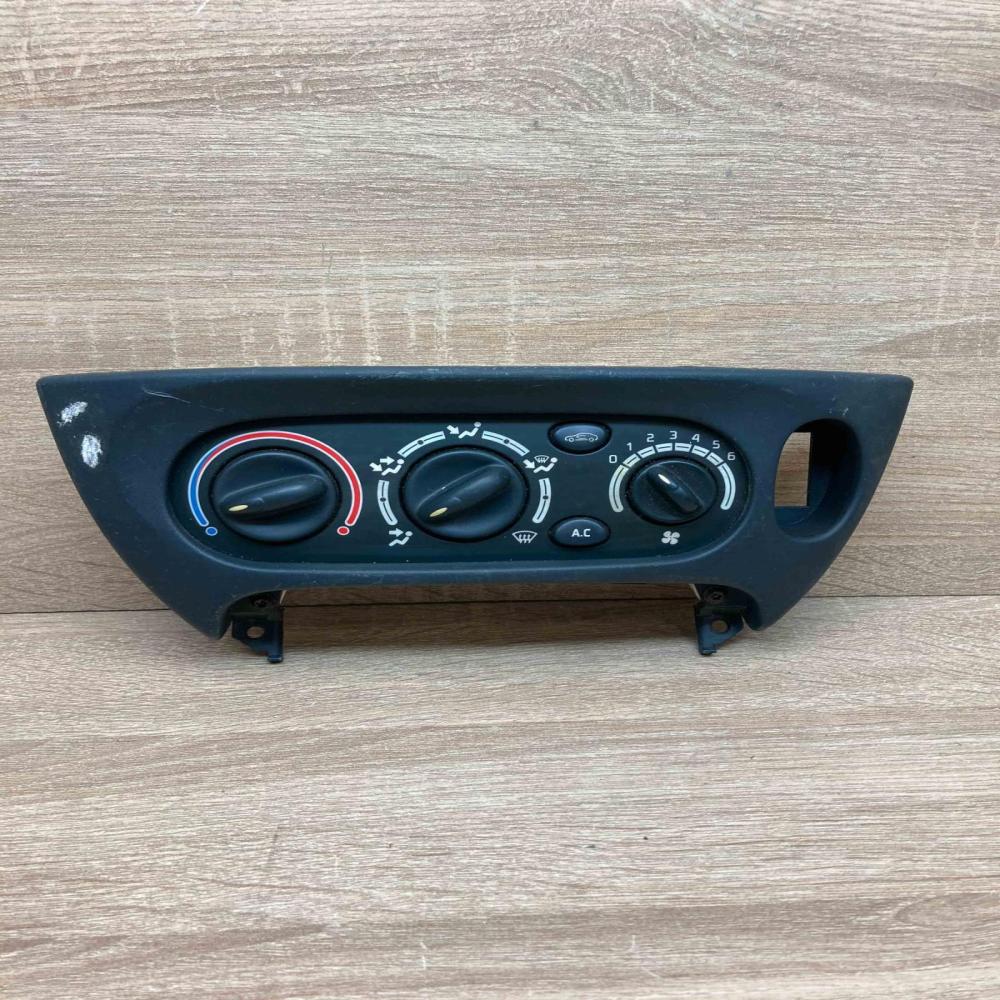 658324B 101750  Climate control unit Renault Scenic I