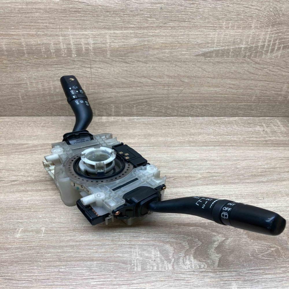 17D318 073 0D34 GJ5M Wiper turn signal indicator stalk/switch Mazda 6