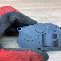 16102014bB T946104A  Air flap motor/actuator BMW 1 E81 E87