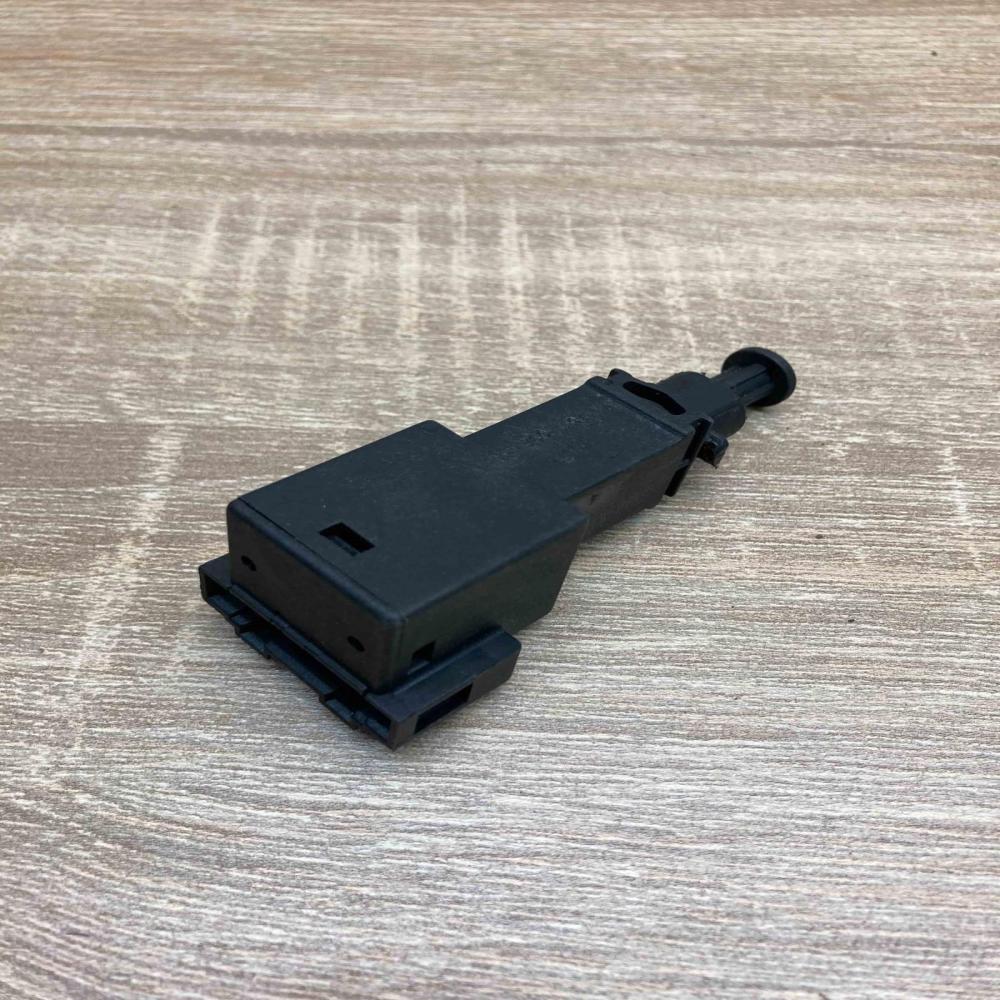 15109F   Brake pedal sensor switch Volkswagen PASSAT B6