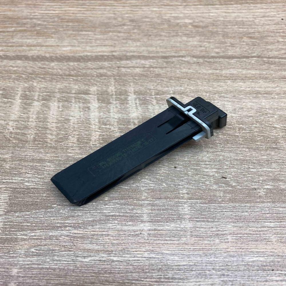 9238035   Air quality sensor BMW 5 G30 G31