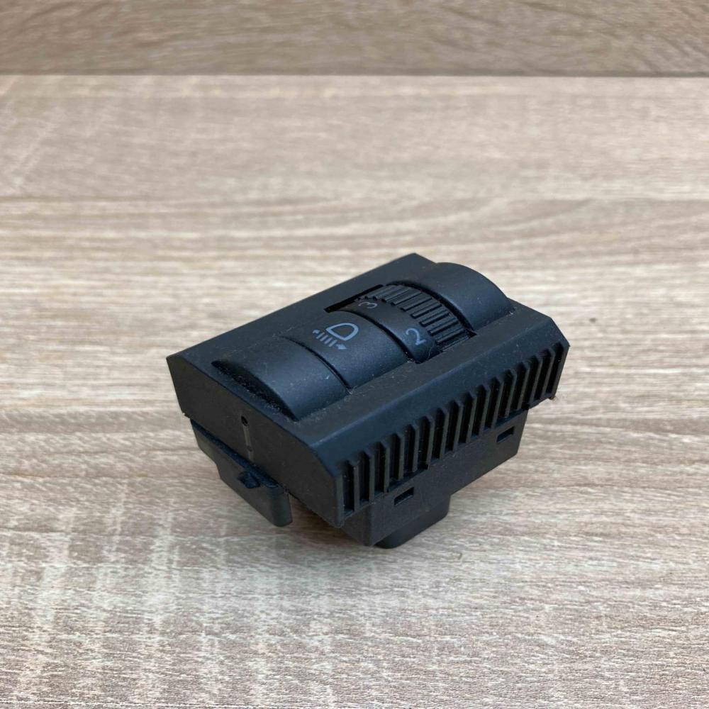 6Q0941333B   Headlight level height control switch Volkswagen Polo IV 9N3