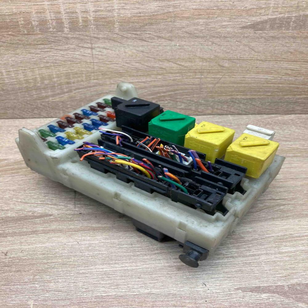 93BG 14A073 EF 93BG 14K150 AD  Fuse module Ford Focus