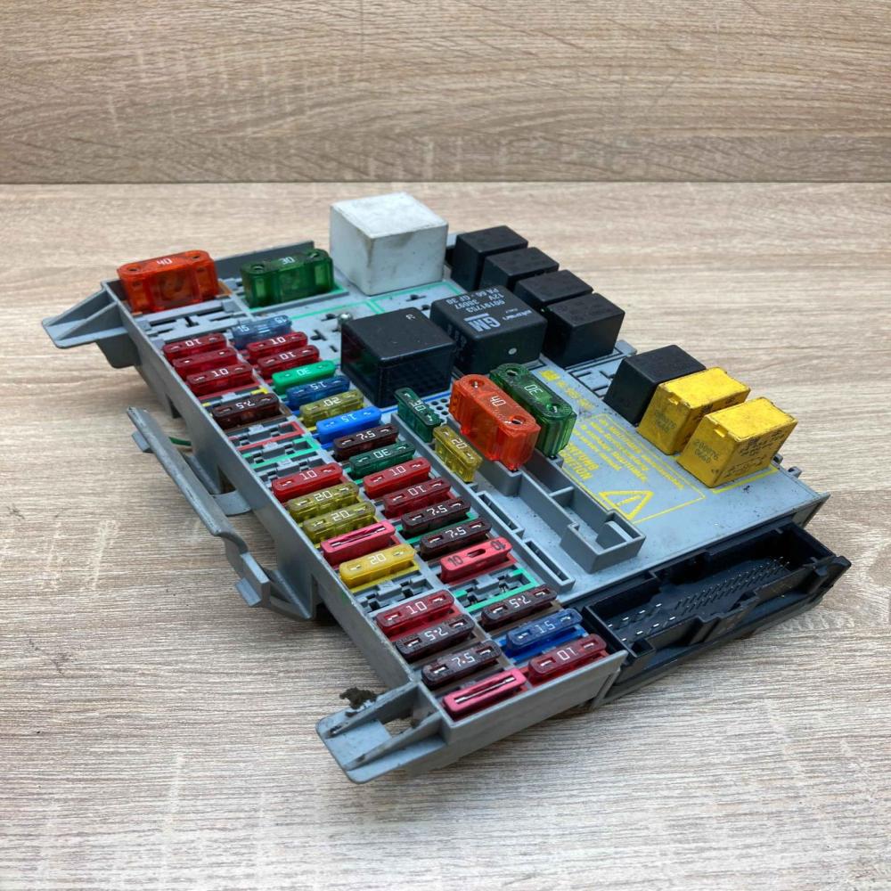 90589965   Fuse module Opel Zafira A