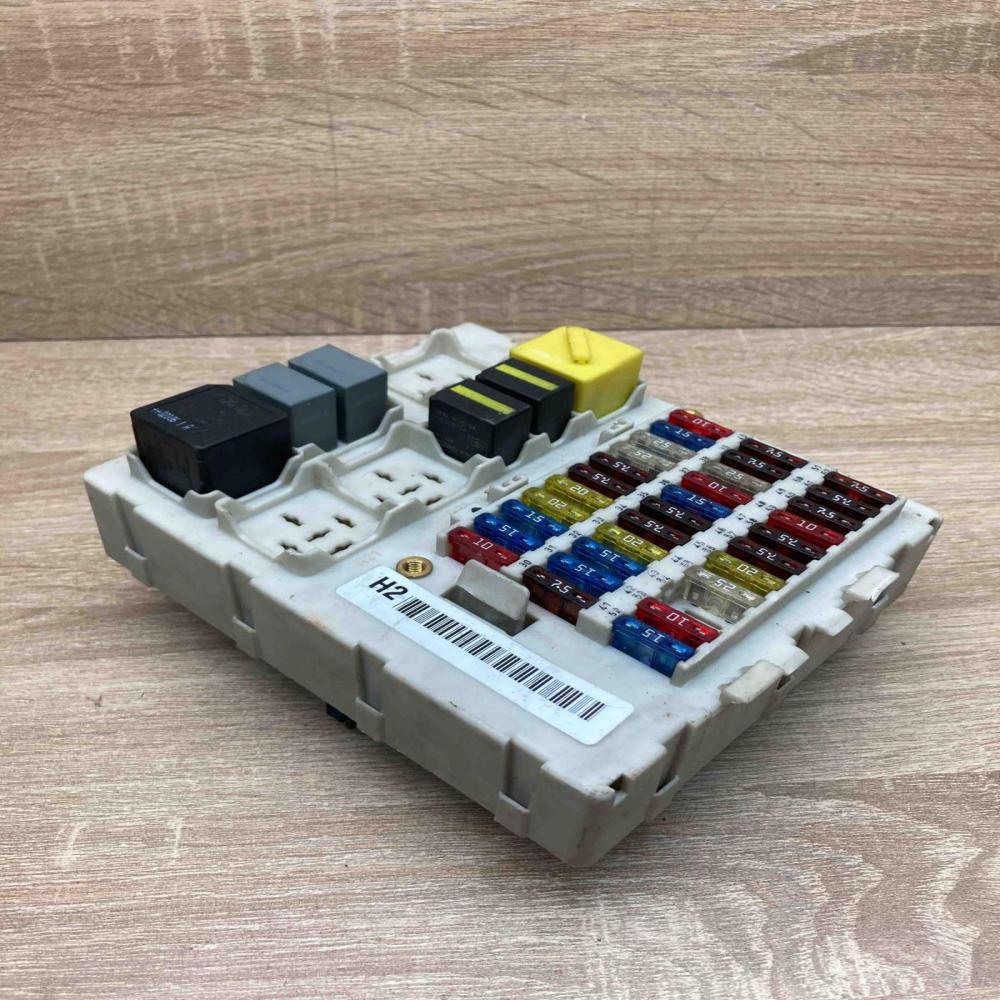 2M5T 14A073BD   Fuse module Ford Focus