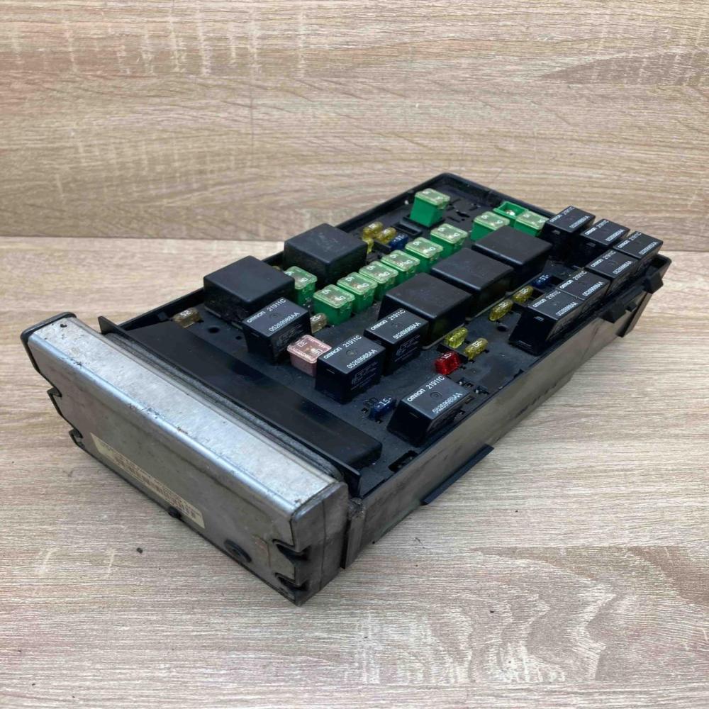 04727080AD 04869204AI  Fuse module Chrysler Voyager