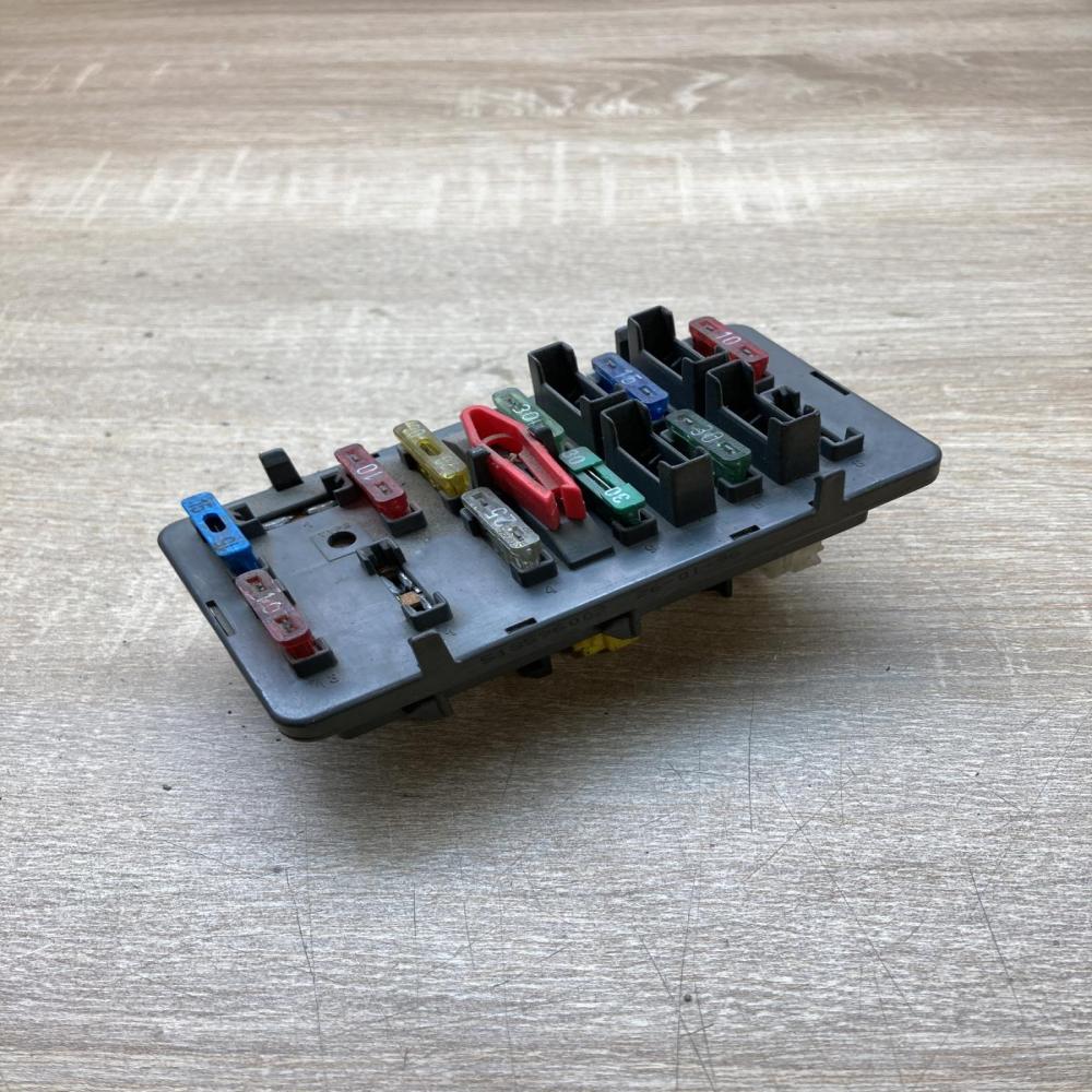 518596002   Fuse module Mitsubishi Colt