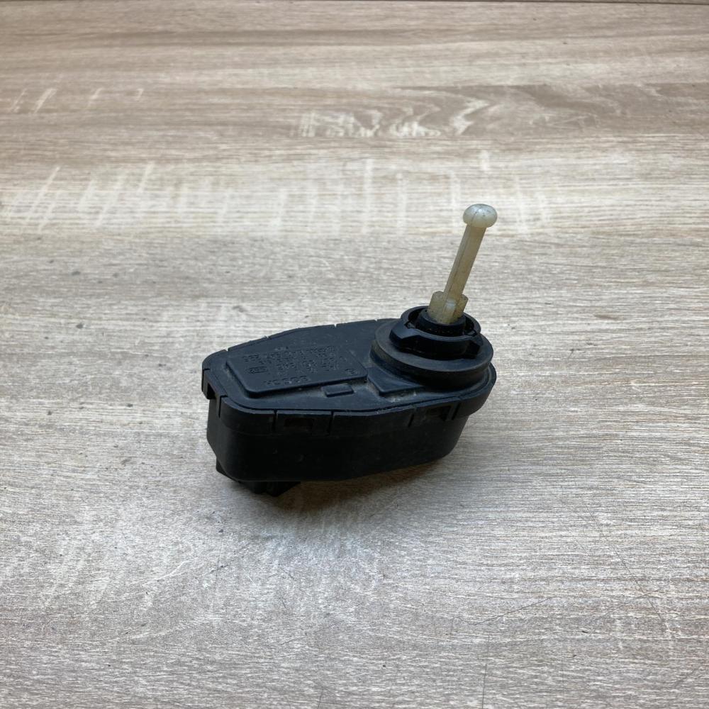 8A0941295 0307851346  Headlight level adjustment motor Volkswagen PASSAT B4
