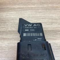 038907281D 0281003038  Glow plug pre-heat relay Volkswagen Golf V