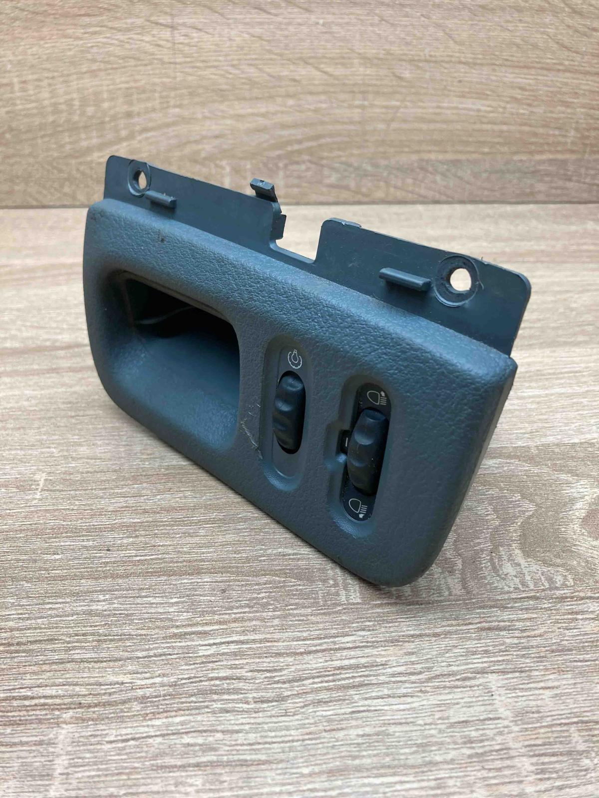 7700416950   Headlight level height control switch Renault Megane I