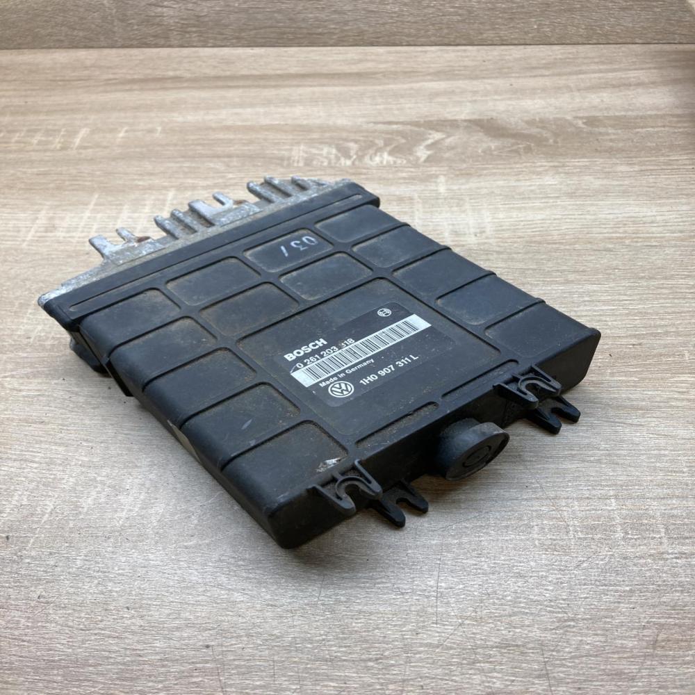 1H0907311L 0261203318  Engine control unit/module ECU Volkswagen Golf III