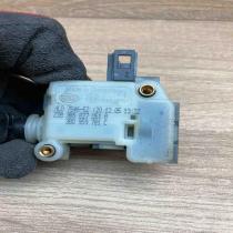 3B0959781C   Fuel tank cap lock motor Volkswagen Golf IV