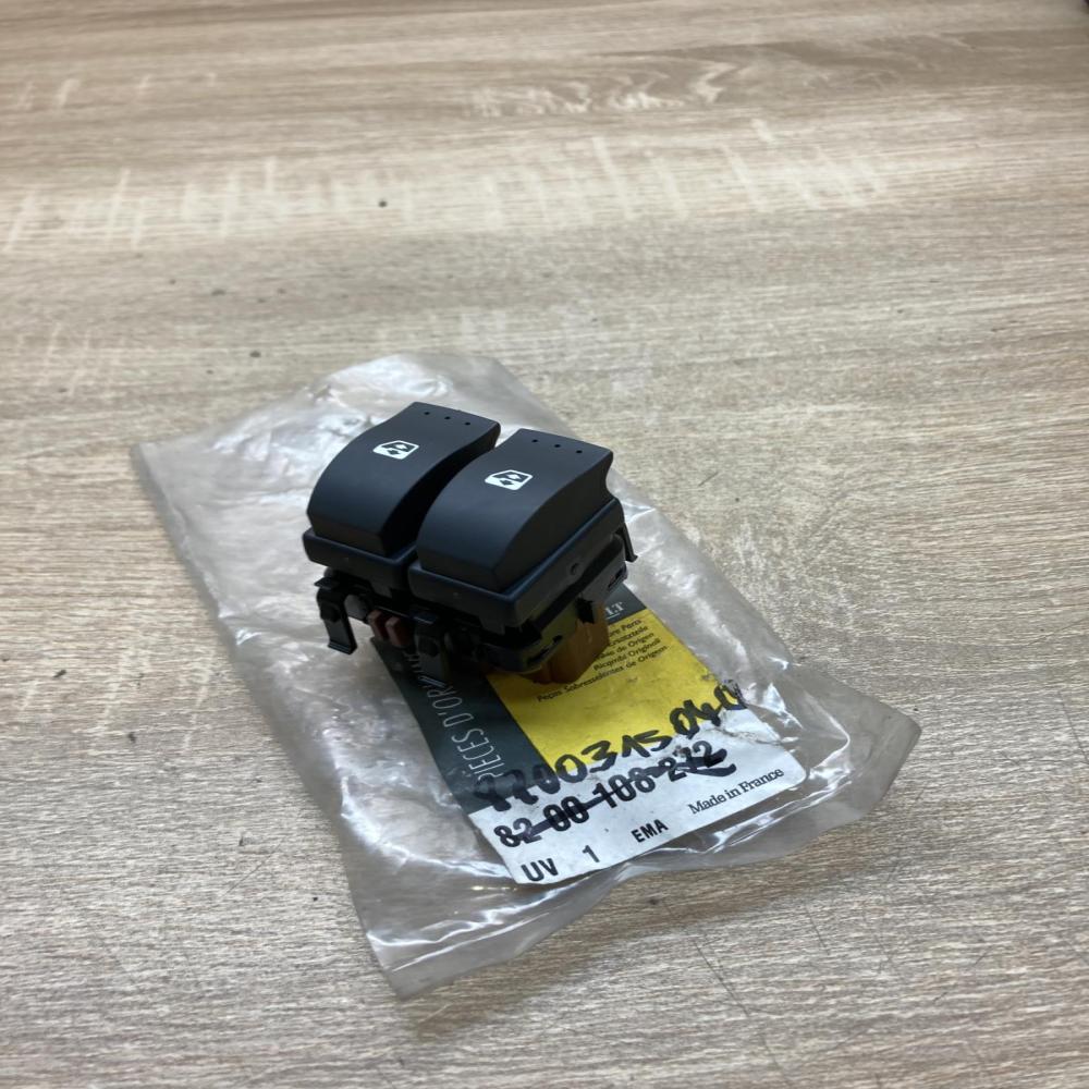 8200315040   Electric window control switch Renault Megane II