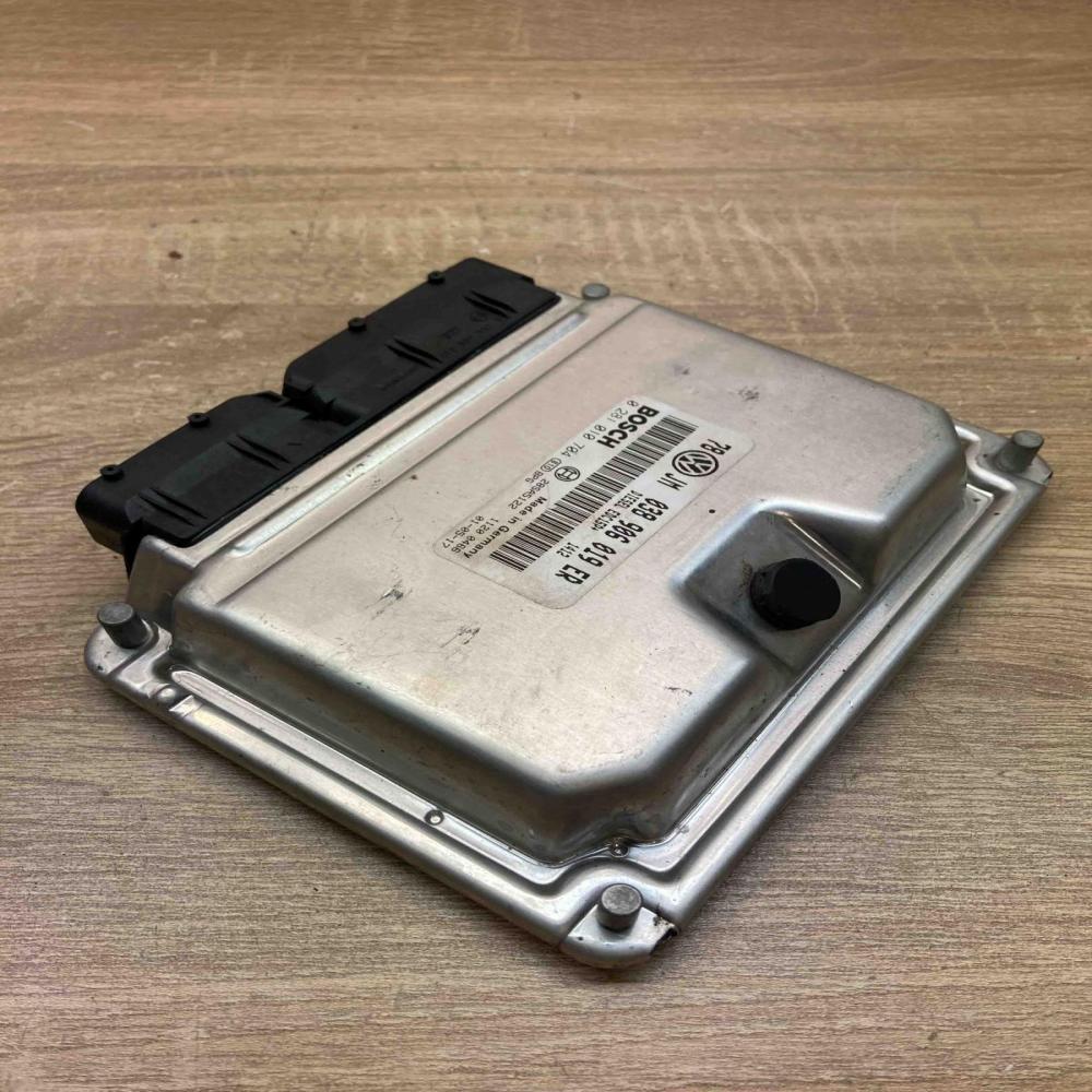 038906019ER 0281010704  Engine control unit/module ECU Volkswagen PASSAT B5.5