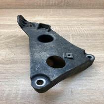 6777053 138074 10  Engine mounting bracket BMW 5 E60 E61