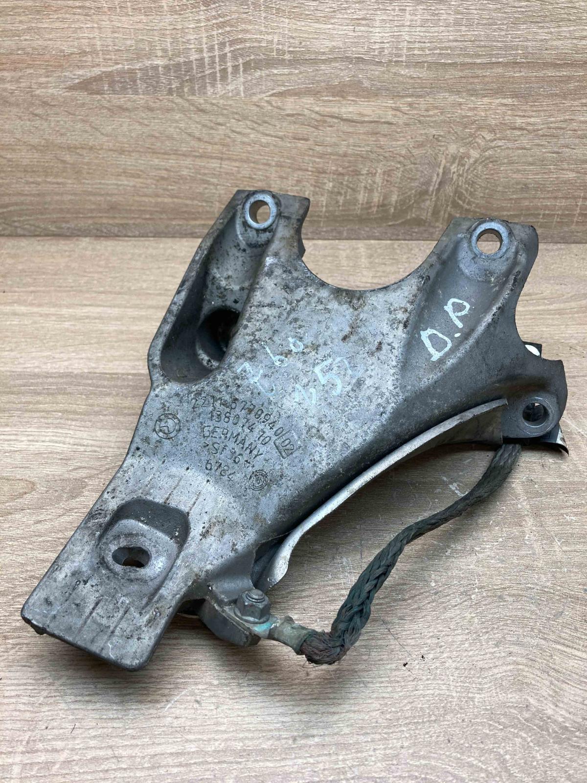 6770940 6143961 Right Side Engine mount bracket BMW 5 E60 E61