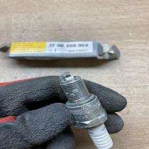 7700868864   Spark plug Renault 19