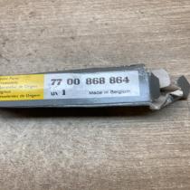 7700868864   Spark plug Renault 19