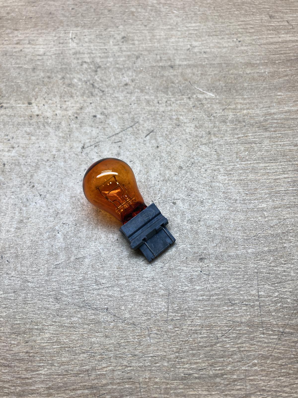 S12V3757NAK 05551817A9 3757NAK Headlight/headlamp bulb Cadillac XLR