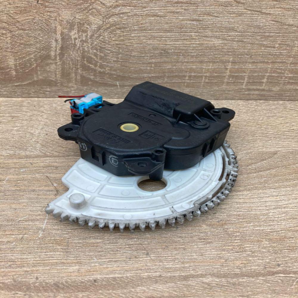 063800 0172  With Plug Air flap motor/actuator Toyota Prius (XW30)