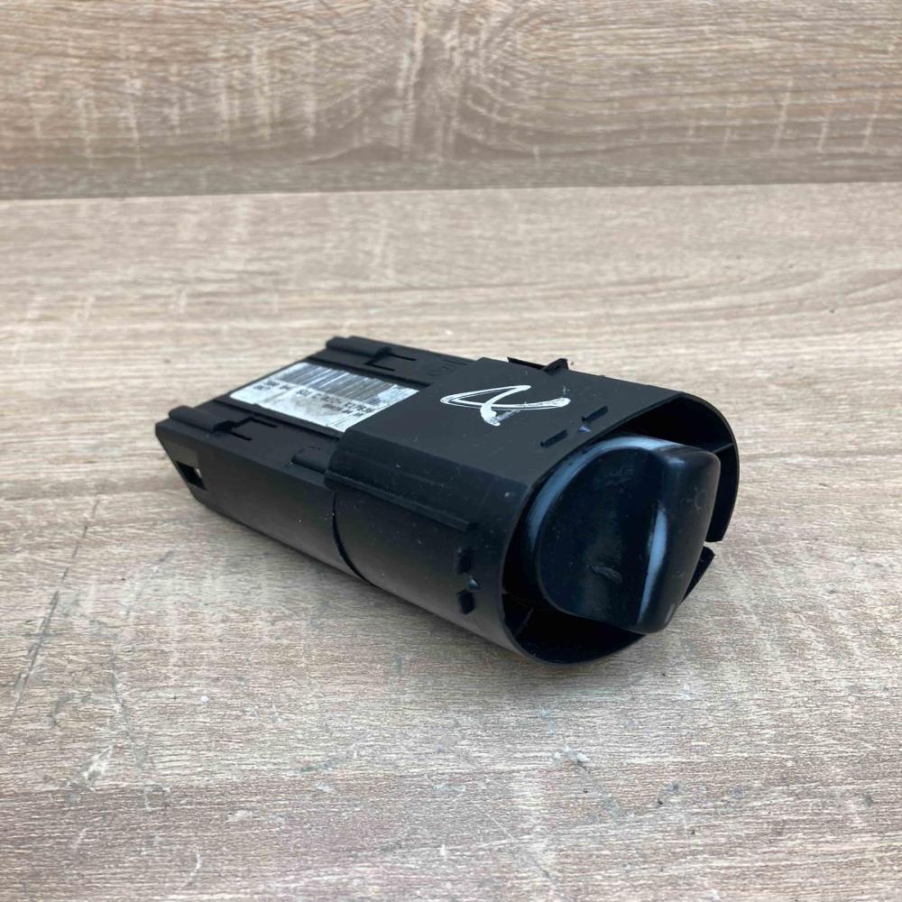 3B0941531C   Light switch Skoda Octavia Mk1 (1U)