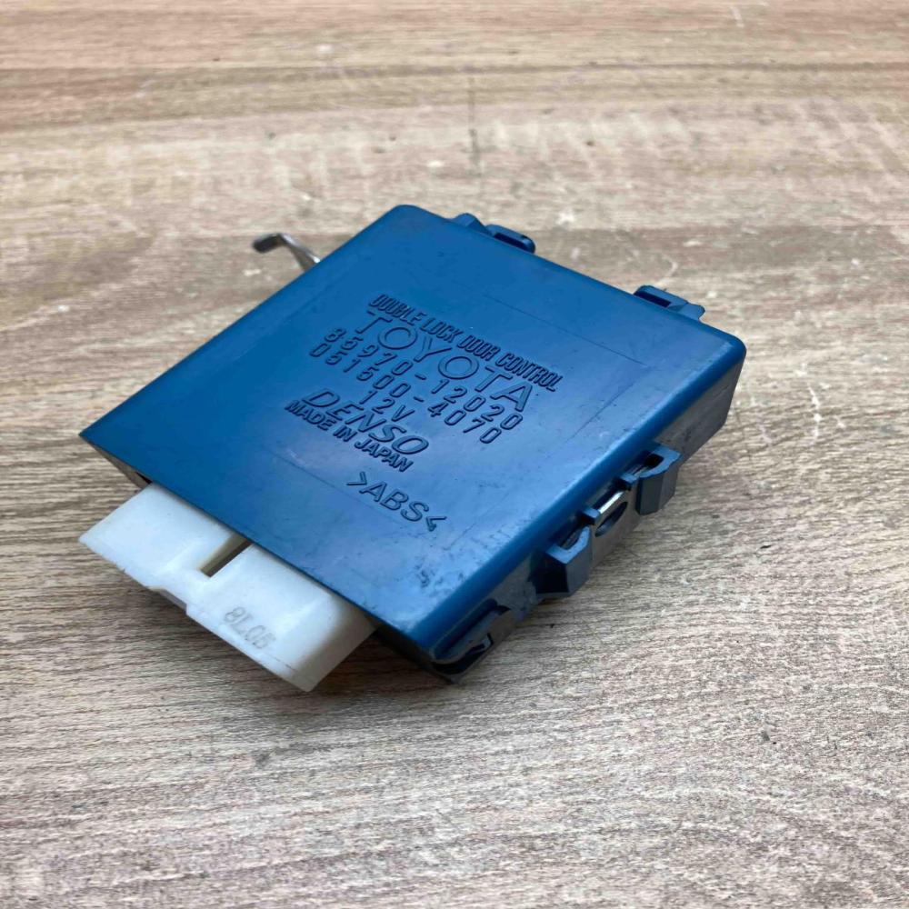 85970 12020 051500 4070  Door control unit/module Toyota Auris 150
