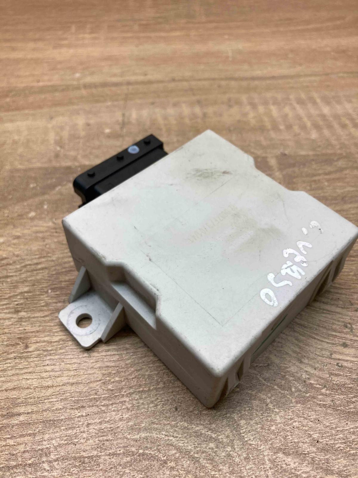 150 696 120607F  Window wiper relay Toyota Corolla Verso E121