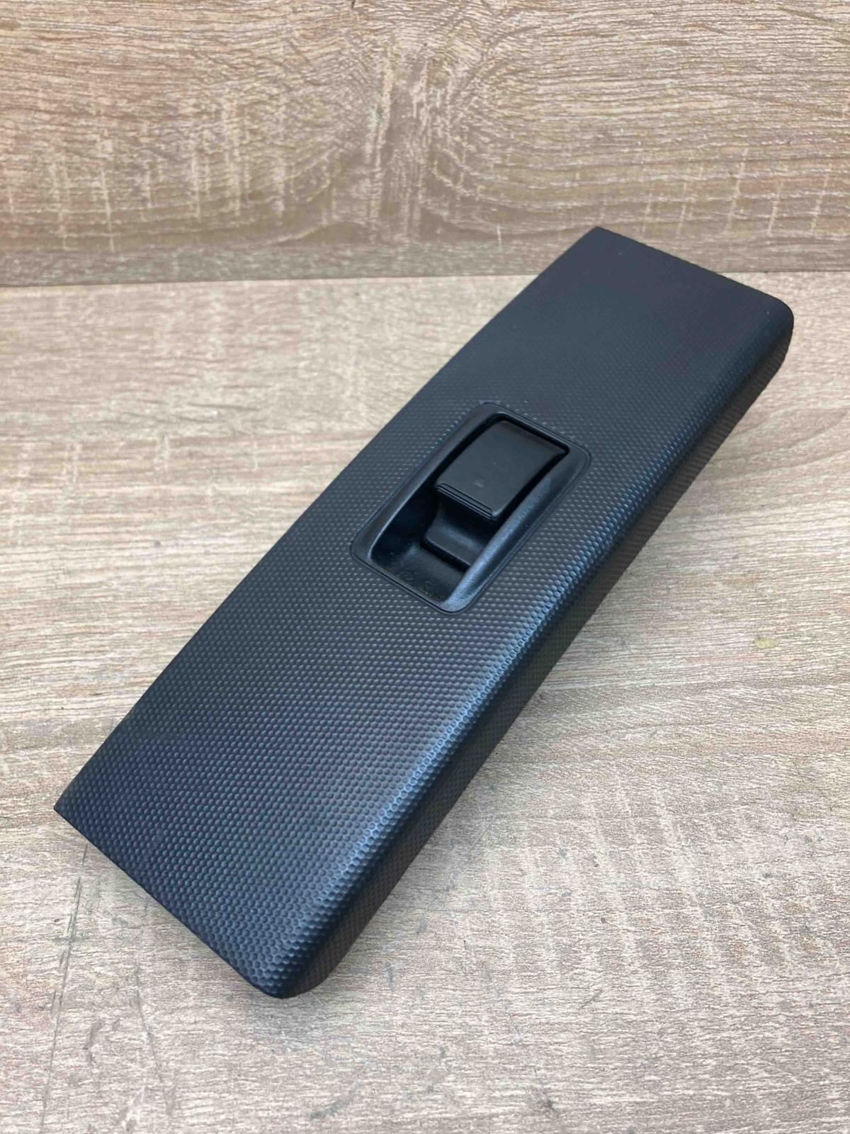 74231 0F030   Electric window control switch Toyota Corolla Verso AR10