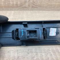 74231 0F030   Electric window control switch Toyota Corolla Verso AR10