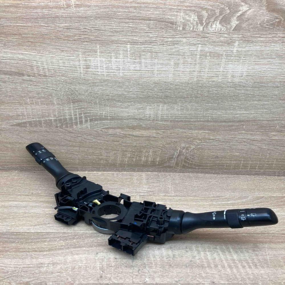 17F373 17F421  Wiper turn signal indicator stalk/switch Toyota Avensis T250