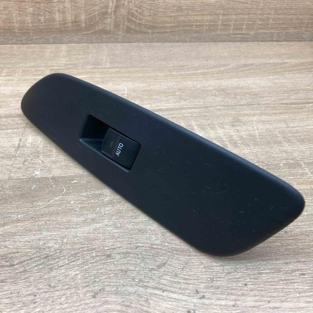 74232 02560   Electric window control switch Toyota Auris 150