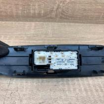 74232 02560   Electric window control switch Toyota Auris 150