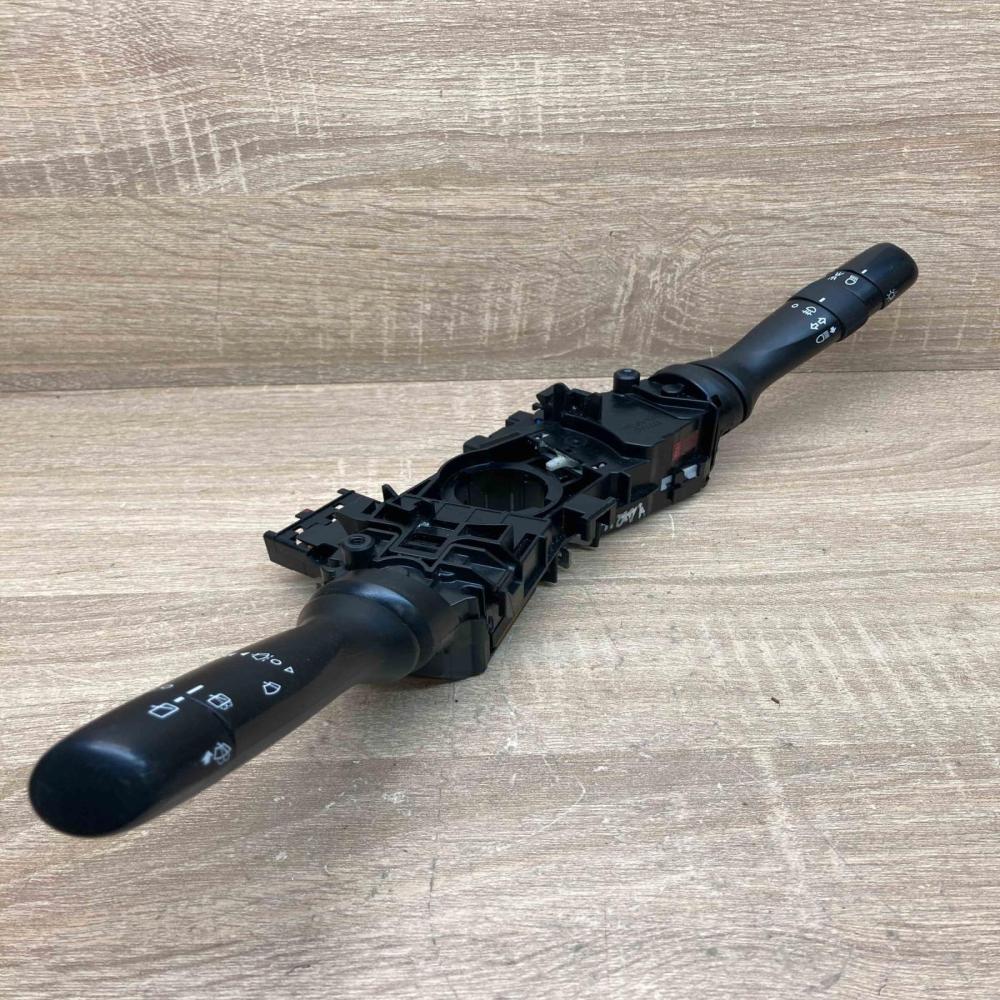 17F144 17F001  Wiper turn signal indicator stalk/switch Toyota Yaris