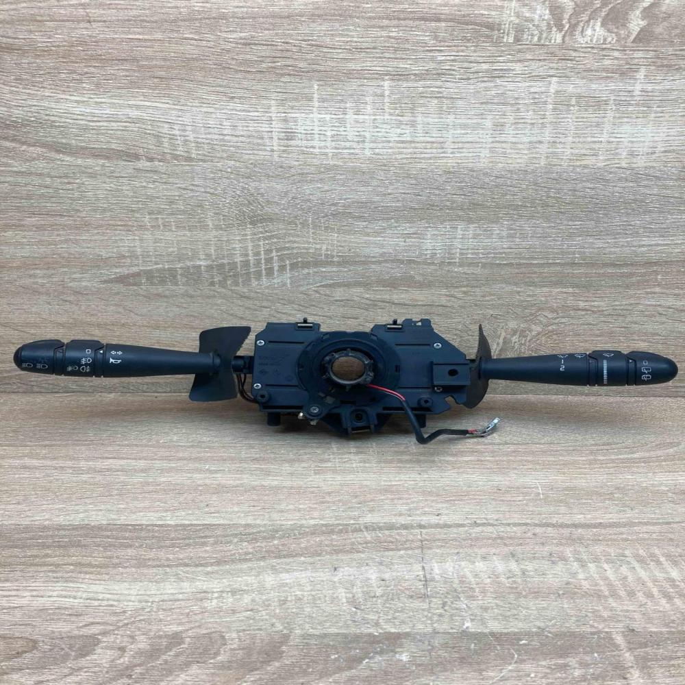 7700832542   Wiper turn signal indicator stalk/switch Renault Laguna I