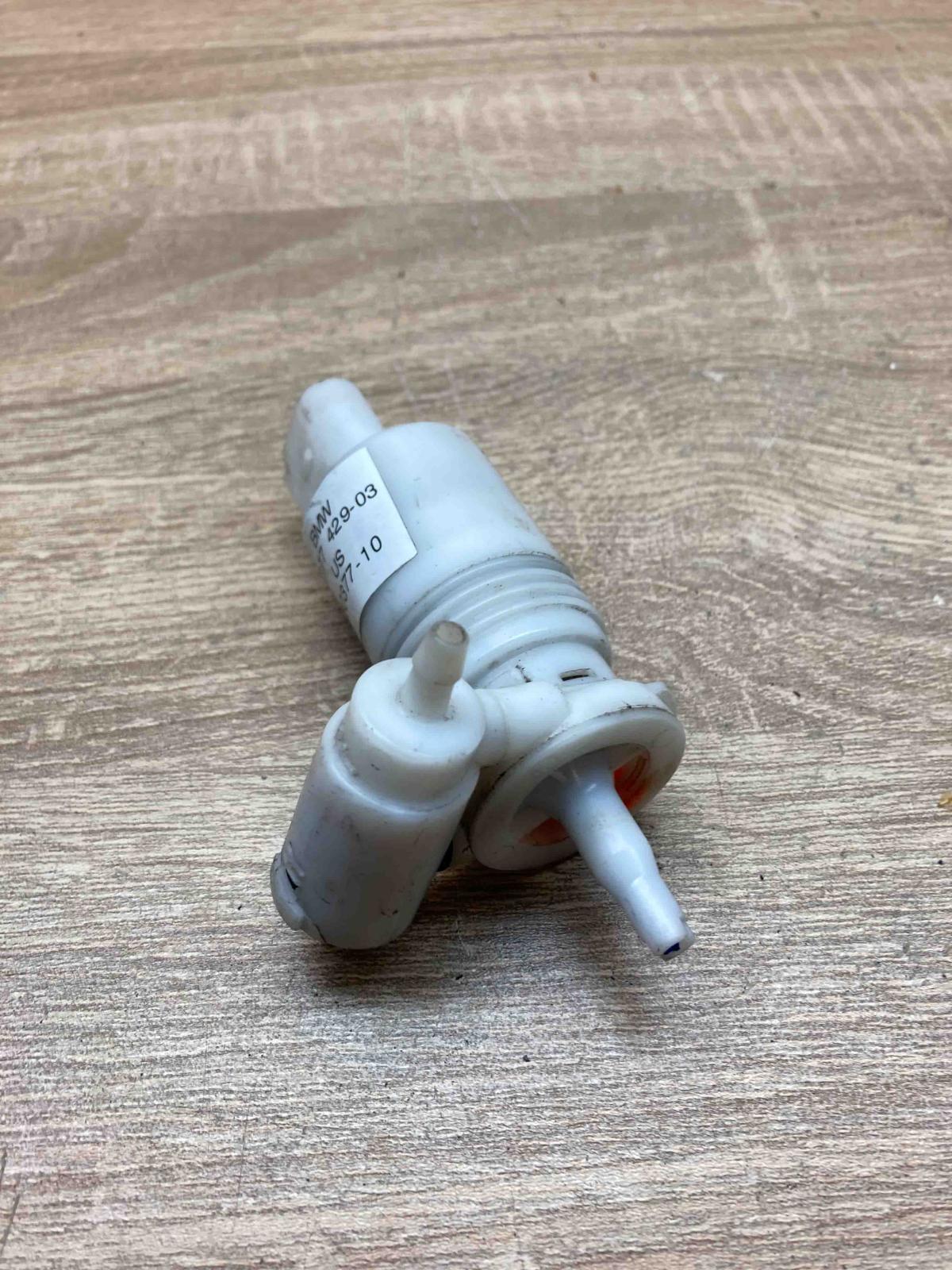 8377429 130377 10  Windscreen/windshield washer pump Mini One - Cooper R50 - 53