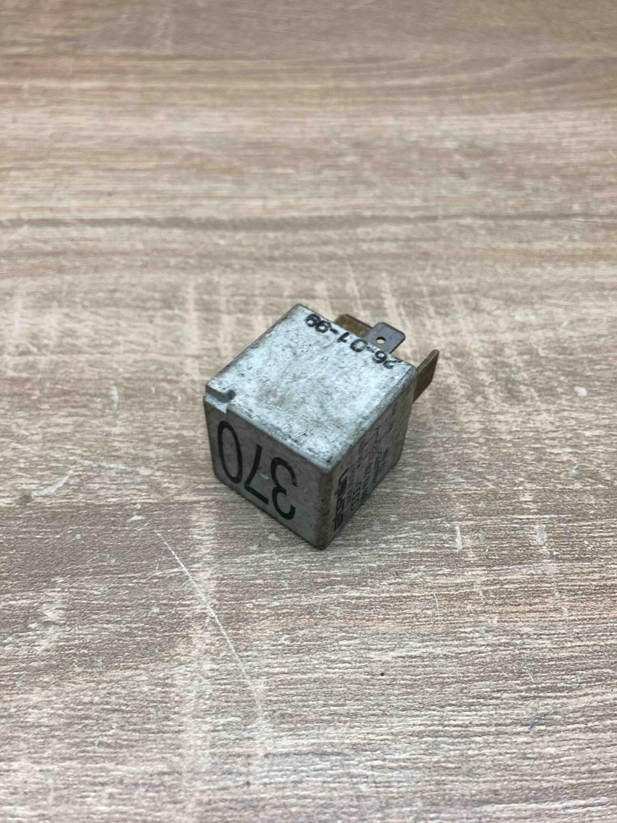 8D0951253  370 Other relay Audi A4 S4 B5 8D