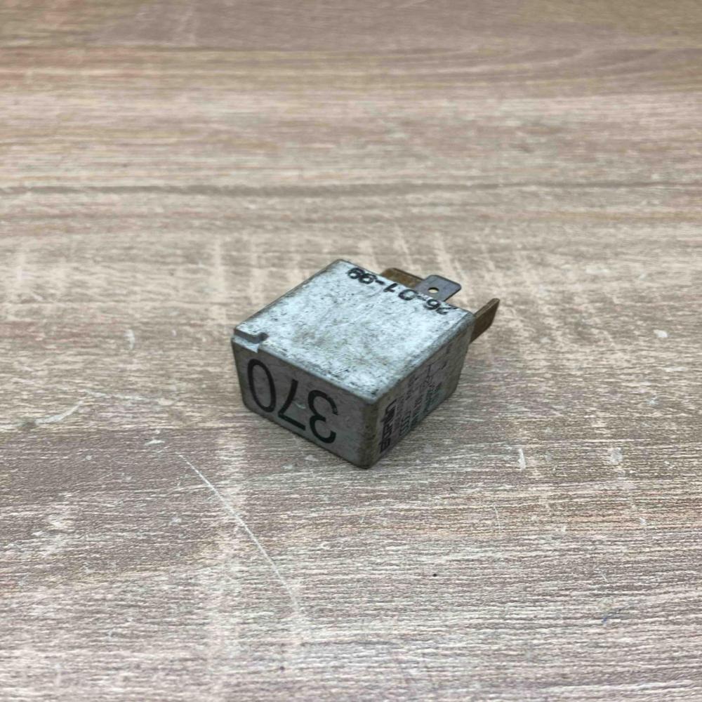 8D0951253  370 Other relay Audi A4 S4 B5 8D