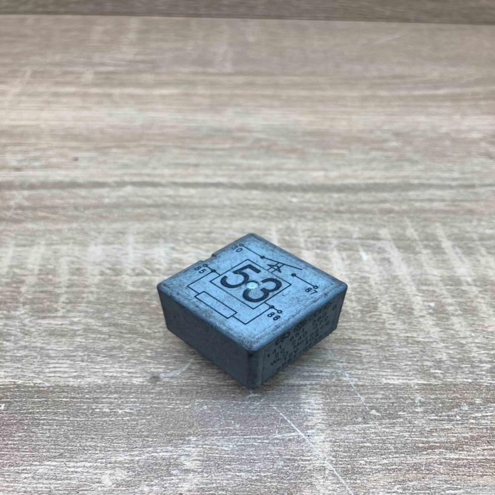 141951253B 20240072 53 Other relay Audi A4 S4 B6 8E 8H
