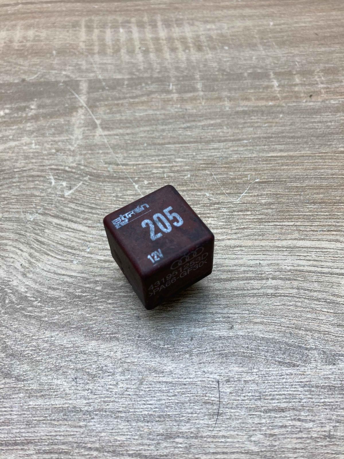 431951253D  205 Other relay Audi 100 S4 C4