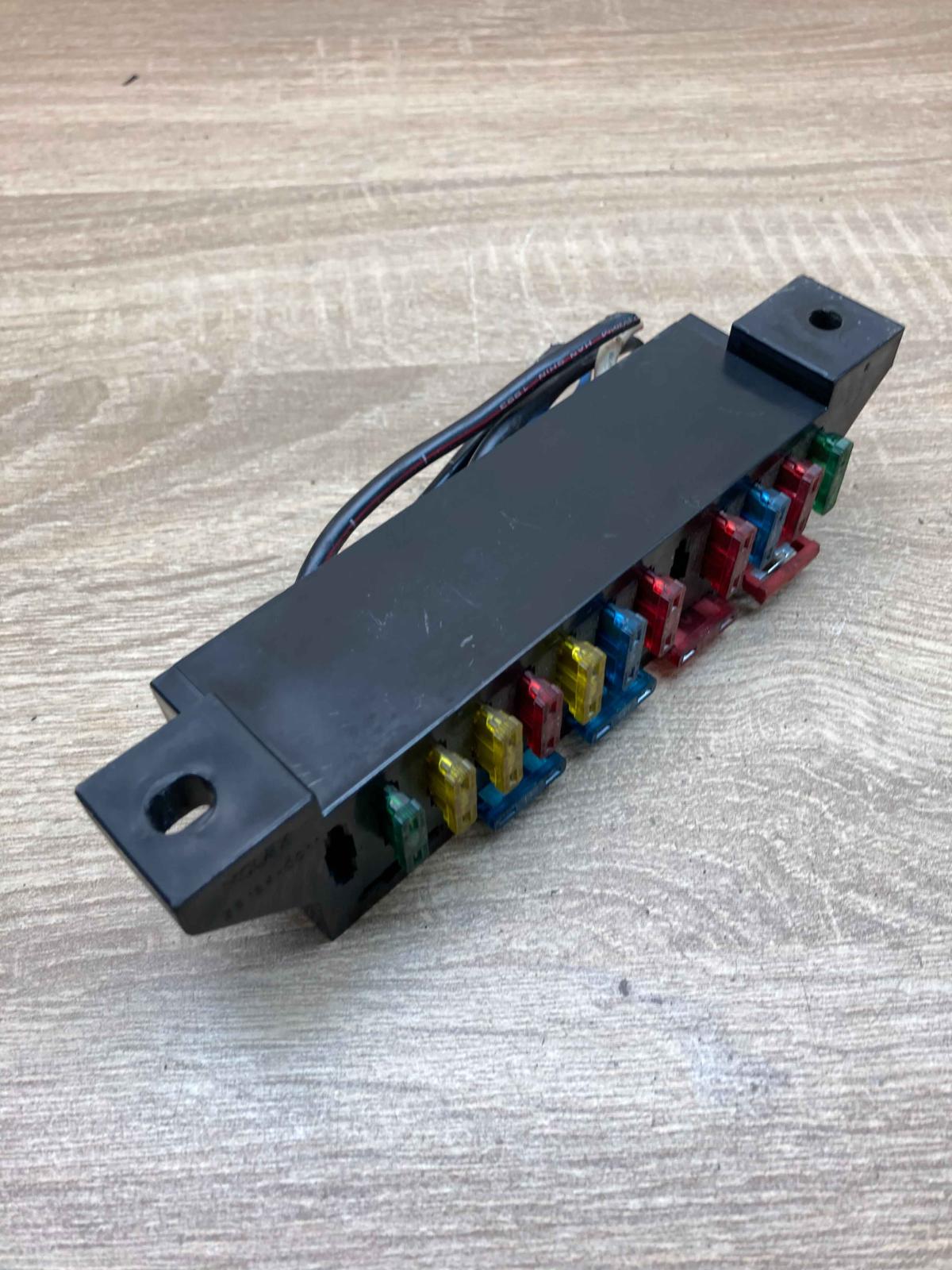 35124 0011   Fuse box set Toyota Avensis T220