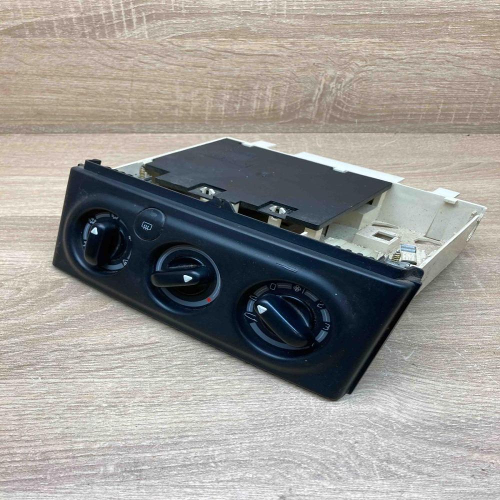 9041703027   Climate control unit Renault Laguna I